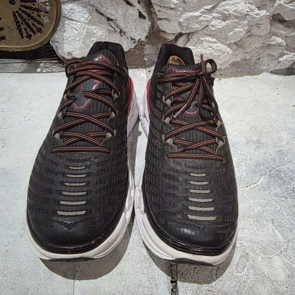 Hoka One One Vanquish 3 Running Shoes Mens Size 9.5 Athletic Sneakers Red Black